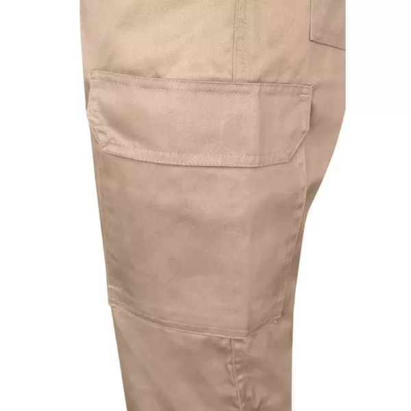 Pantalón multibolsillos modelo 103025 en color beige arena