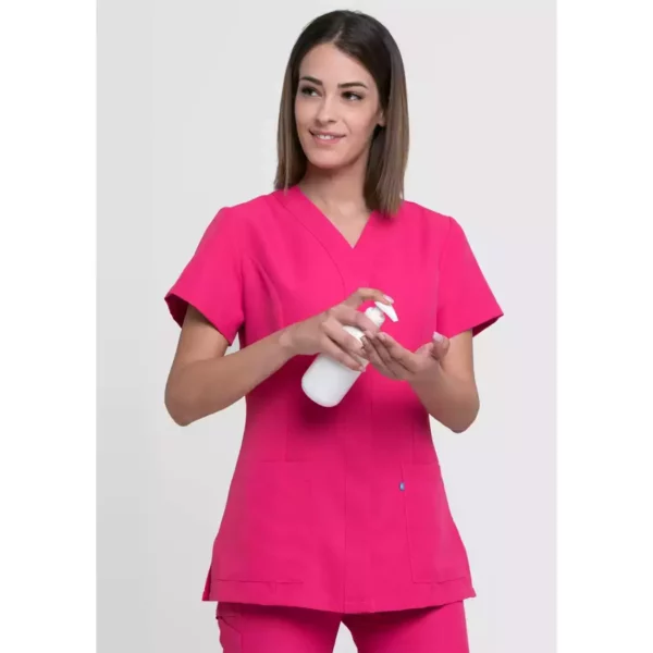 Chaqueta sanitaria para mujer Creyconfe Básicos Florencia en color fucsia.