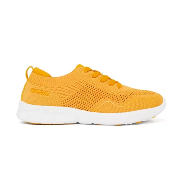 Zapatillas unisex Suecos Lätt en color naranja, ergonómicas y transpirables, con talón reforzado y suela antideslizante.