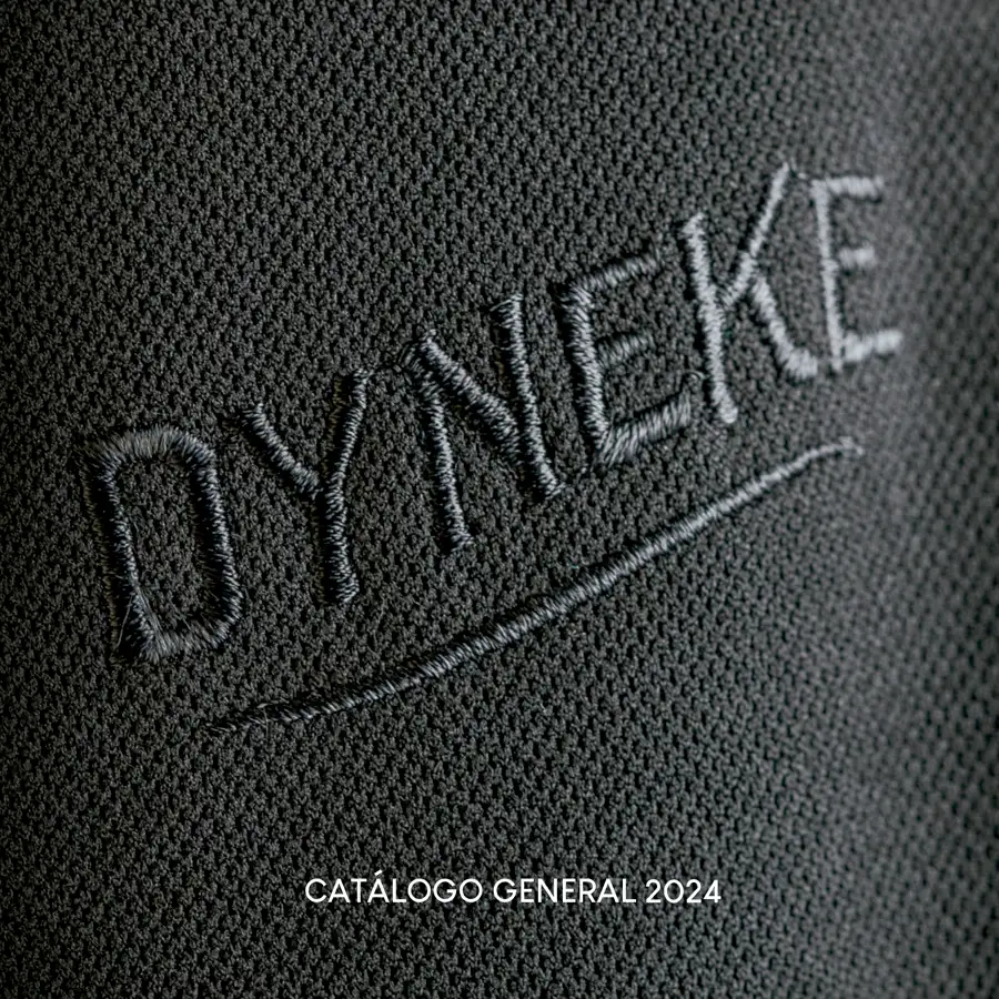 Portada Catálogo Dyneke - Uniformes de Farmacia en Las Palmas Imagen de la portada del catálogo Dyneke para uniformes de farmacia en Las Palmas.