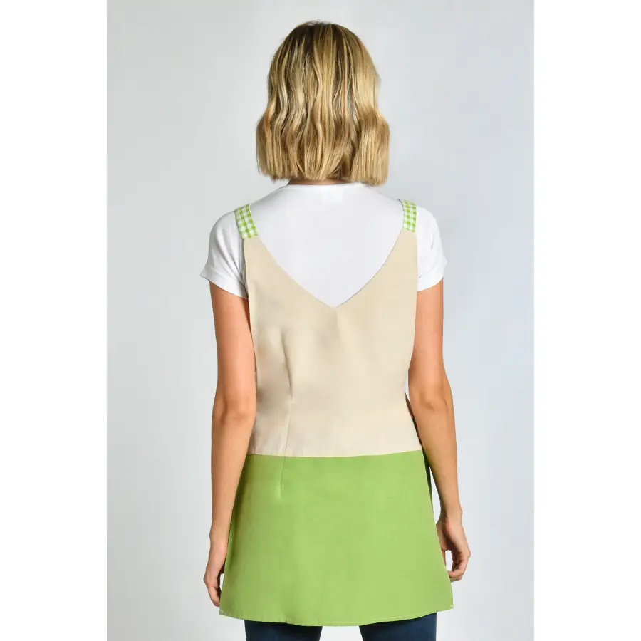 Estola Dyneke Loneta Verde 8076385 5 Estola de comercio loneta verde Dyneke 8076385, vista trasera con modelo