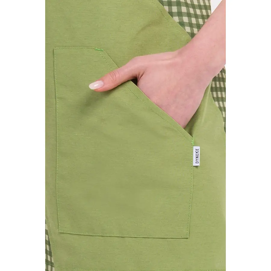 Estola Dyneke Cruzada Cuadro Verde 8156385 2 Estola cruzada cuadro verde Dyneke 8156385, detalle de bolsillo liso