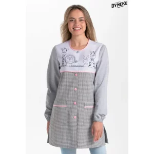 Bata maestra animalitos Dyneke 8302247, vista frontal con modelo
