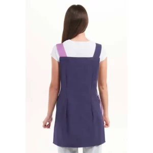 Estola lila estampada flores Dyneke 8326863, vista trasera con modelo
