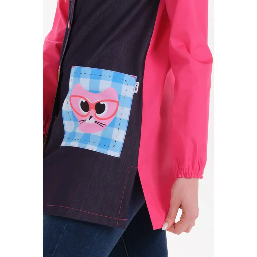 Bata Dyneke Gatos 3D 8327871 3 Bata maestra gatos 3d Dyneke 8327871, detalle de bolsillo estampado