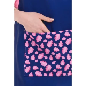 Estola maestra dragón rosa Dyneke 8363850, detalle de bolsillo estampado
