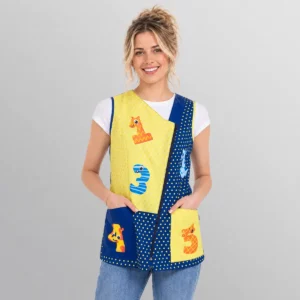 Batas, pichis y estolas para Maestra de Infantil en Las Palmas 14 Casaca Dyneke Números 8386891, vista frontal con modelo