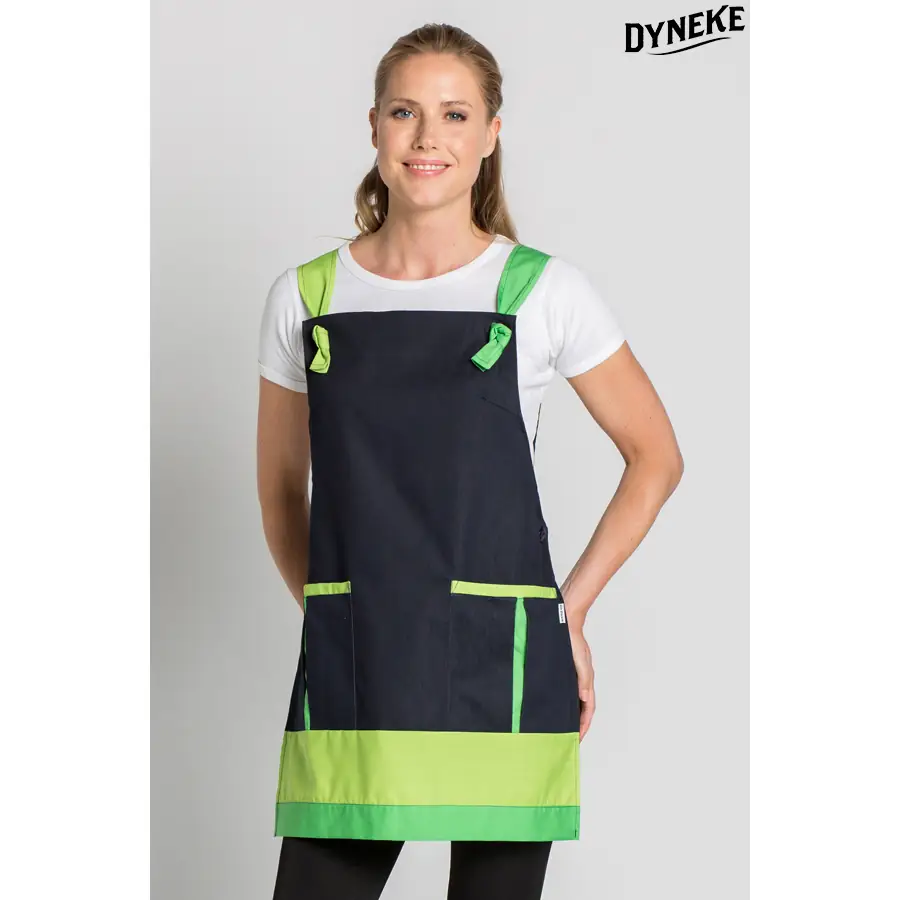 Estola Dyneke Multiservicios Verde 8474887 1 Estola multiservicios verde Dyneke 8474887, vista frontal con modelo