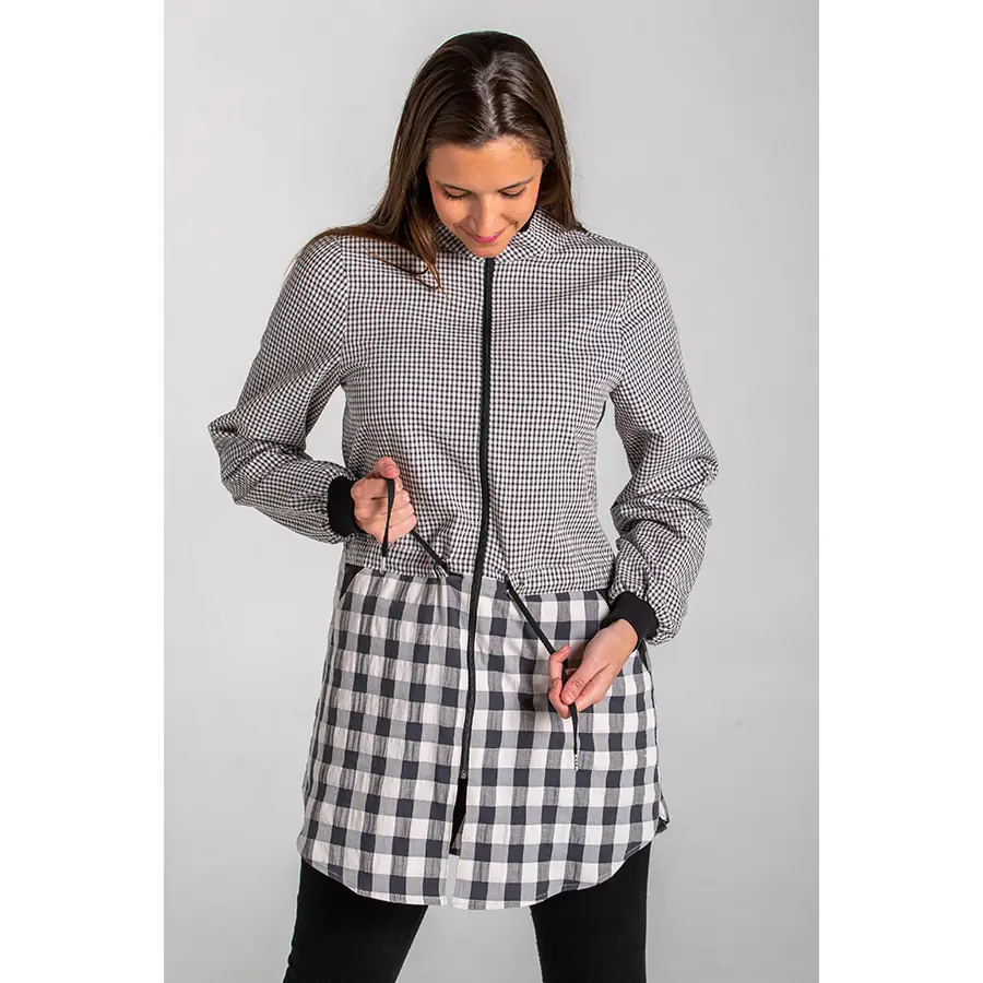 Bata Dyneke Vichy Antracita 8896247 2 Bata maestra cuadros gris antracita Dyneke 8896247, vista frontal con modelo