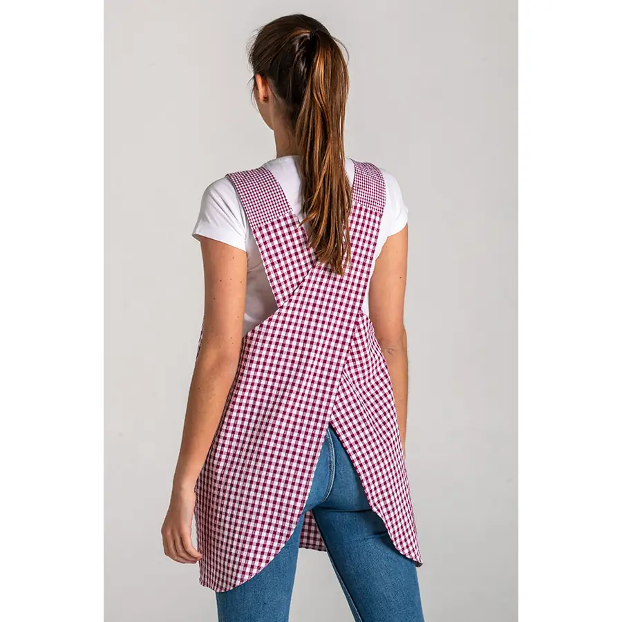 Estola Dyneke Teacher Morado 8959186 2 Estola teacher cuadro morado Dyneke 8959186, vista trasera con modelo