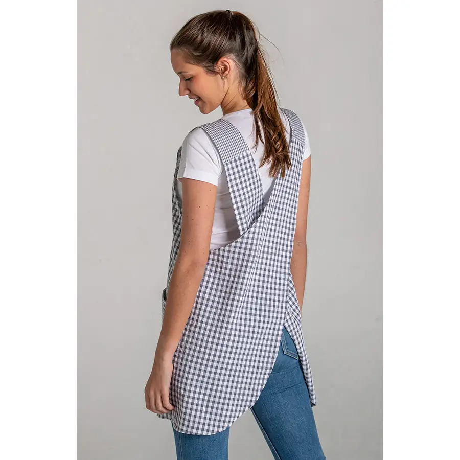 Estola Dyneke Teacher Gris 8959209 2 Estola teacher cuadro gris Dyneke 8959209, vista trasera con modelo