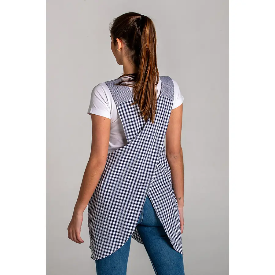 Estola Dyneke Teacher Marino 8959978 3 Estola teacher cuadro azul marino Dyneke 8959978, vista trasera con modelo