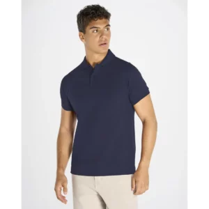 Polo JHK JTPOLO en azul marino, vista frontal con modelo