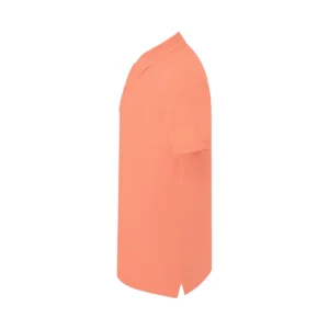 Polo JHK PORA210 en coral, vista lateral