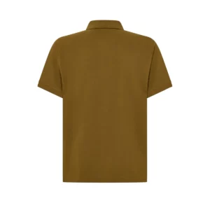 Polo JHK PORA210 en ocre, vista trasera