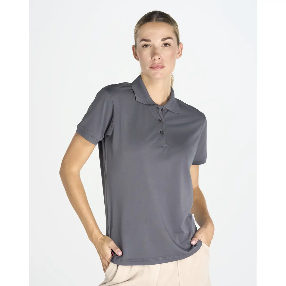Polo deportivo piqué mujer JHK SPHEAVYLDY 1 Polo JHK SPHEAVYLDY en gris, vista frontal con modelo