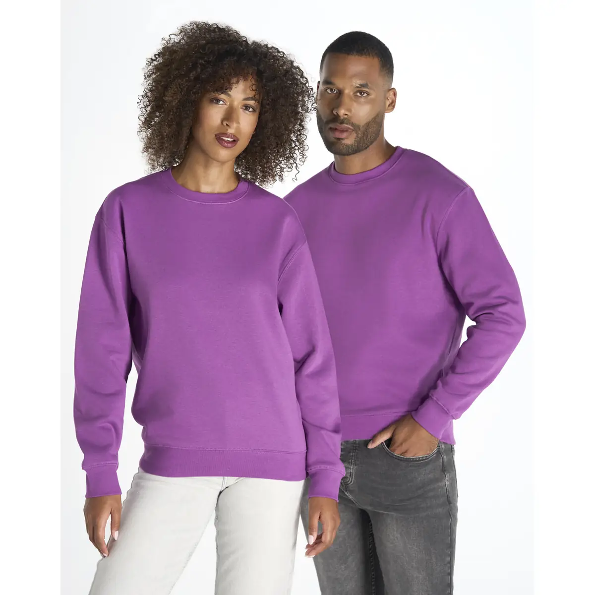 Sudadera JHK SWRA290 1 Sudadera JHK SWRA290, vista frontal con personas