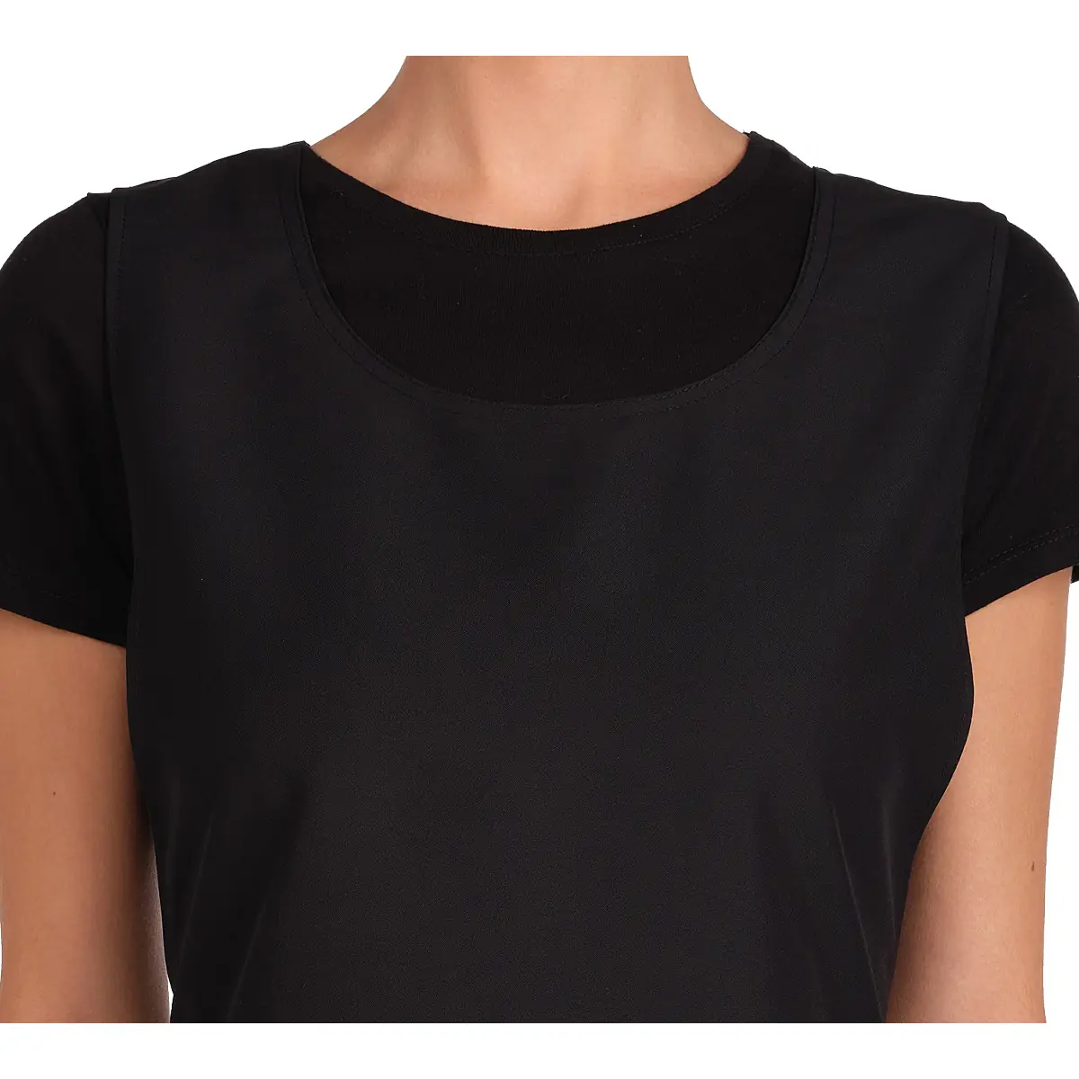 Estola Lacla Multibolsillos Microfibra 22602471 19 Estola Lacla Multibolsillos Microfibra 22602471, Negro, detalle del escote