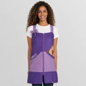 Batas, pichis y estolas para Maestra de Infantil en Las Palmas 9 Pichi Lacla Capibara 52605693, lila oscuro, vista frontal con modelo