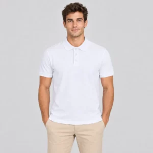 Polo Mukua GIBSON blanco, vestido por un modelo de frente