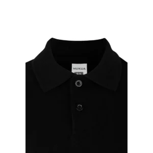 Polo Mukua MACKAY KIDS en color Black, detalle del cuello