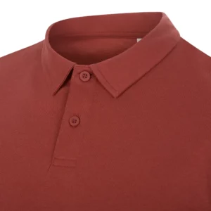 Polo Mukua CREEK en color Terracotta, detalle del cuello