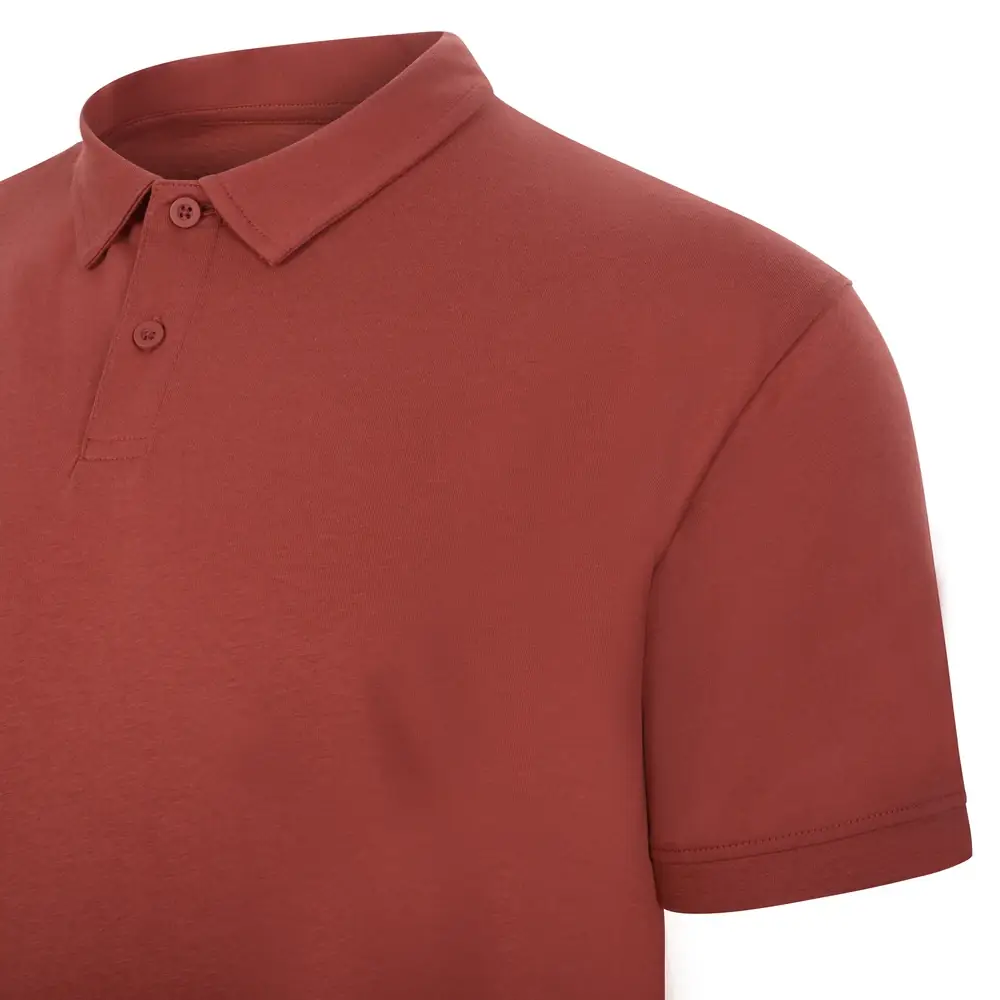 Polo unisex Mukua CREEK PSN160UC 9 Polo Mukua CREEK en color Terracotta, detalle del cuello y la manga