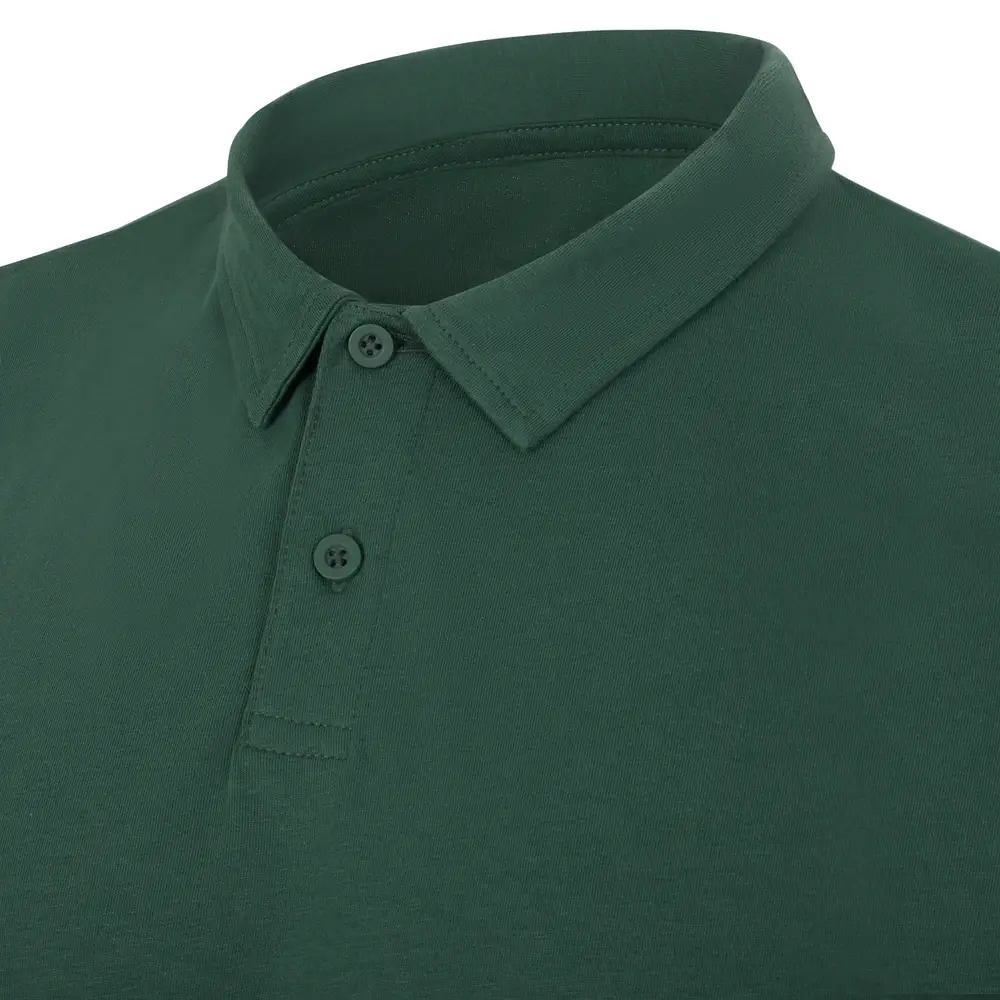 Polo unisex Mukua CREEK PSN160UC 12 Polo Mukua CREEK en color Camp Green, detalle del cuello