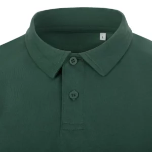 Polo Mukua CREEK en color Camp Green, detalle del interior del cuello