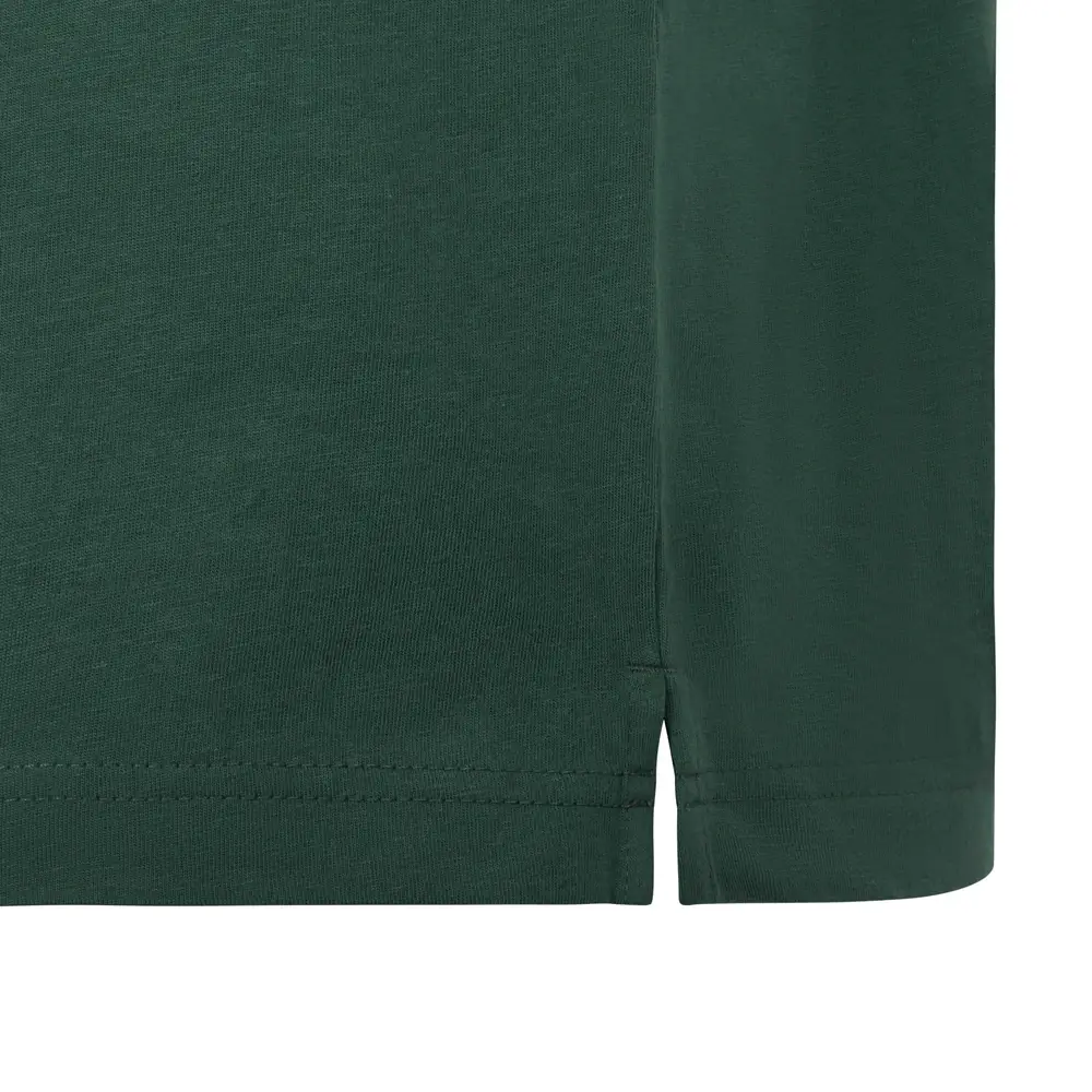 Polo unisex Mukua CREEK PSN160UC 15 Polo Mukua CREEK en color Camp Green, detalle del bajo y la abertura lateral
