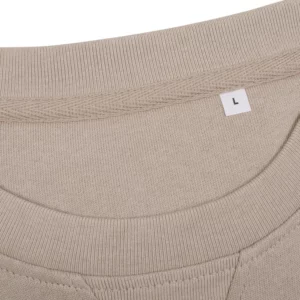 Sudadera Mukua STCN300U en Taupe, detalle de la prenda