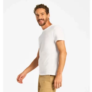 Inicio 10 Hombre con camiseta Mukua TASMANIA TS150UW blanca de manga corta, en vista de tres cuartos.