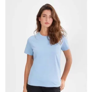 Mujer con camiseta Mukua MELBOURNE WOMAN TS155WC azul cielo de manga corta, vista frontal.