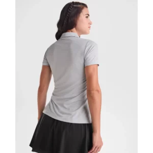 Polo Roly TORMO WOMAN en gris, vista trasera con modelo