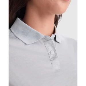 Polo Roly TORMO WOMAN en gris, detalle del cuello y la tapeta