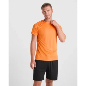 Camiseta Roly 0420 de manga corta en naranja, vista frontal sobre un modelo.