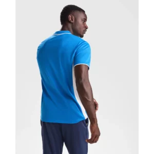 Polo Roly MONTMELO en azul royal y blanco, vista trasera con modelo