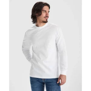 Camiseta Roly 1204 de manga larga en blanco, vista frontal sobre un modelo.