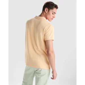 Polo Roly COBAIN en papaya claro lavado, vista trasera con modelo