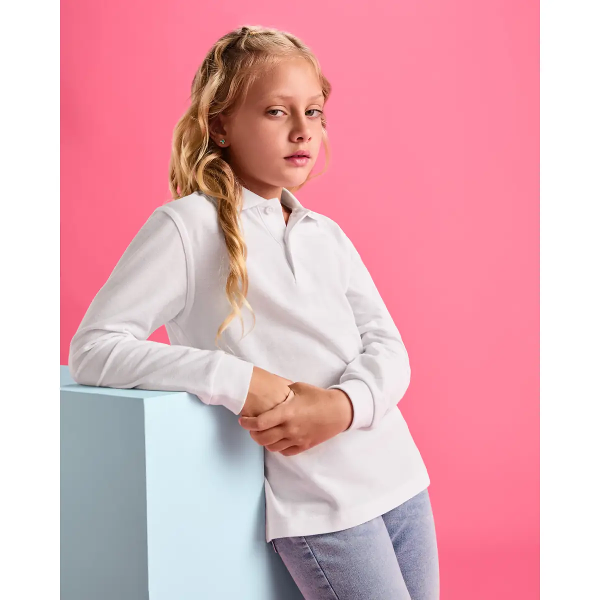 Polo escolar manga larga Roly CARPE CHILD 1 Polo Roly CARPE CHILD en blanco de manga larga, vista frontal con modelo