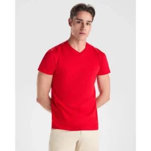 Camiseta Roly 6503 de manga corta en rojo, vista frontal sobre un modelo.