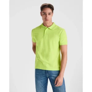 Polo Roly PEGASO PREMIUM en verde mantis, vista frontal con modelo