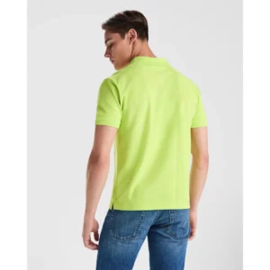 Polo Roly PEGASO PREMIUM en verde mantis, vista trasera con modelo