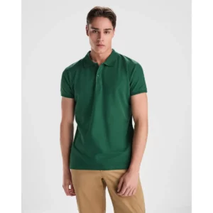 Polo Roly PRINCE en verde botella, vista frontal con modelo