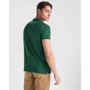 Polo Roly PRINCE en verde botella, vista trasera con modelo