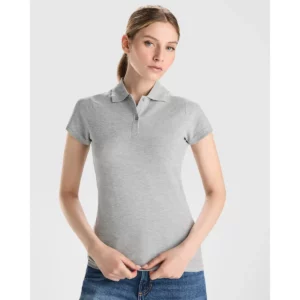 Polo Roly PRINCE WOMAN en gris vigoré, vista frontal con modelo