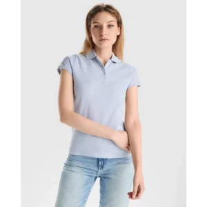 Polo Roly STAR WOMAN en azul zen, vista frontal con modelo