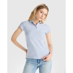 Polo Roly STAR WOMAN en azul zen, vista frontal con modelo