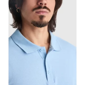 Polo Roly STAR en celeste, detalle del cuello y la tapeta