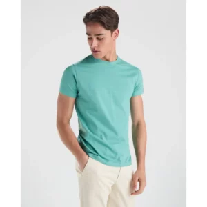 Camiseta Roly 6681 de manga corta en verde turquesa, vista frontal sobre un modelo.